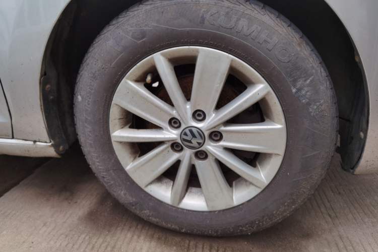 Used Volkswagen Santana 2013 1.6L Automatic Fashion Edition Right Front Wheel Hub