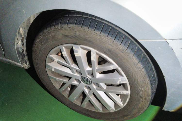Used Volkswagen Santana 2013 1.6L Manual Luxury Edition Right Front Wheel Hub