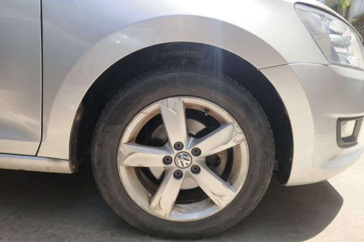 Used Volkswagen Santana 2013 1.6L Automatic Comfort Edition Right Front Wheel Hub