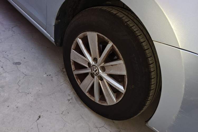 Used Volkswagen Santana 2013 1.6L Automatic Fashion Edition Right Front Wheel Hub