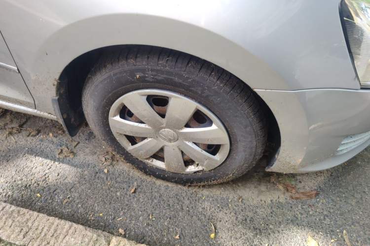 Used Volkswagen Santana 2013 1.6L Automatic Fashion Edition Right Front Wheel Hub
