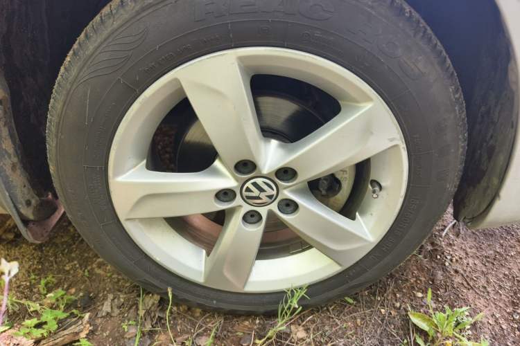 Used Volkswagen Santana 2013 1.4L Manual Comfort Edition Right Front Wheel Hub