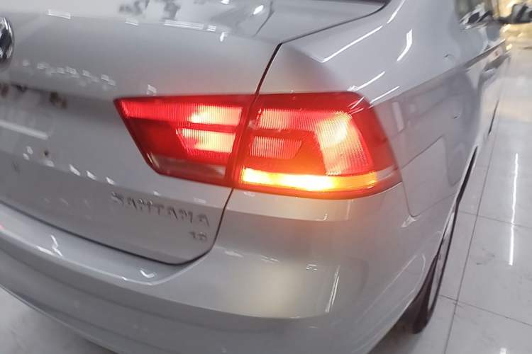 Used Volkswagen Santana 2013 1.6L Automatic Comfort Edition Right Rear Taillight