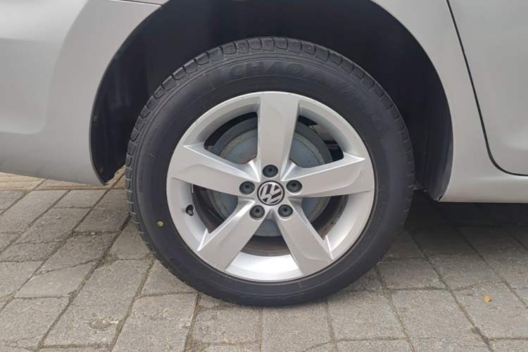 Used Volkswagen Santana 2013 1.6L Automatic Comfort Edition Right Rear Wheel Hub