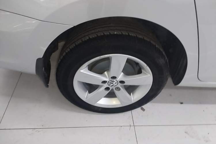 Used Volkswagen Santana 2013 1.6L Automatic Comfort Edition Right Rear Wheel Hub
