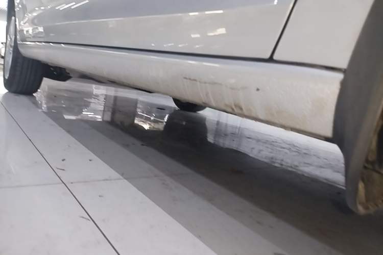 Used Volkswagen Santana 2013 1.6L Automatic Comfort Edition Right Side Sill