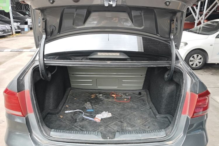 Used Volkswagen Santana 2013 1.4L Manual Fashion Edition Trunk