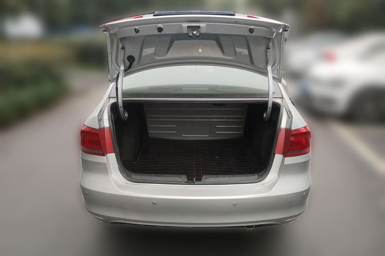 Used Volkswagen Santana 2013 1.6L Automatic Comfort Edition Trunk