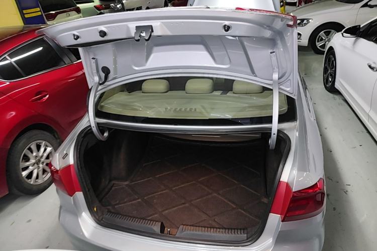 Used Volkswagen Santana 2013 1.6L Automatic Comfort Edition Trunk