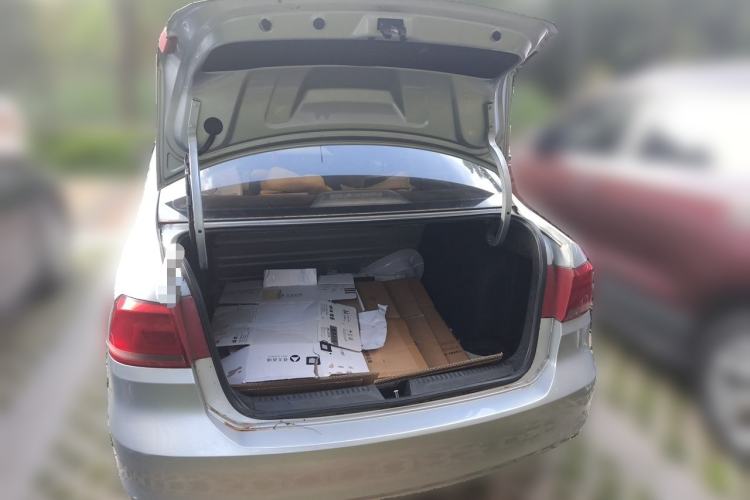 Used Volkswagen Santana 2013 1.6L Automatic Fashion Edition Trunk