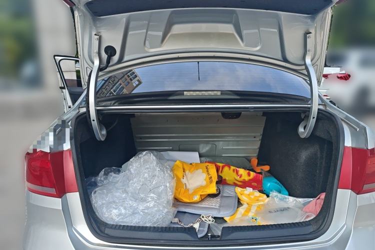 Used Volkswagen Santana 2013 1.6L Manual Fashion Edition Trunk