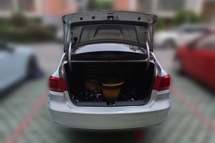 Used Volkswagen Santana 2013 1.6L Manual Fashion Edition Trunk