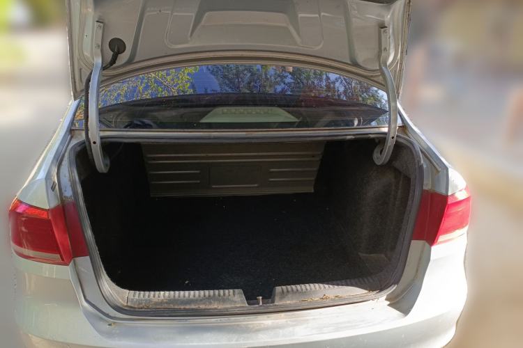 Used Volkswagen Santana 2013 1.6L Automatic Comfort Edition Trunk