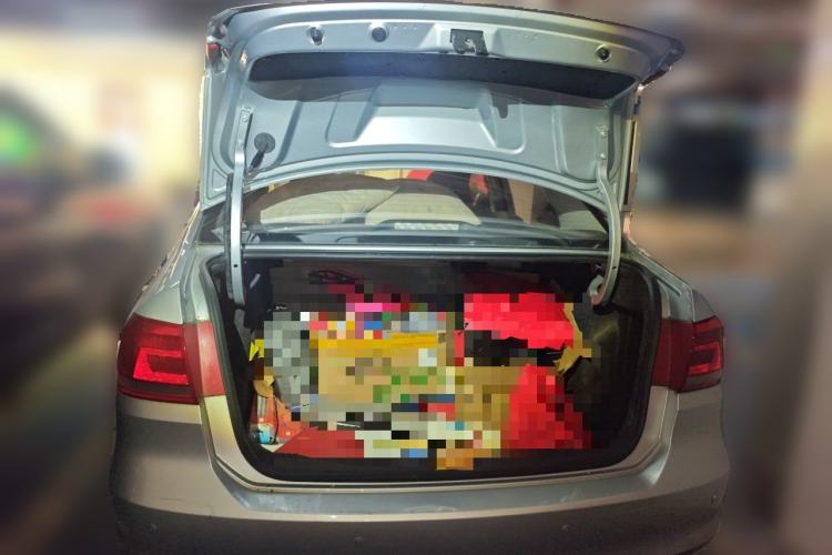 Used Volkswagen Santana 2013 1.6L Automatic Fashion Edition Trunk