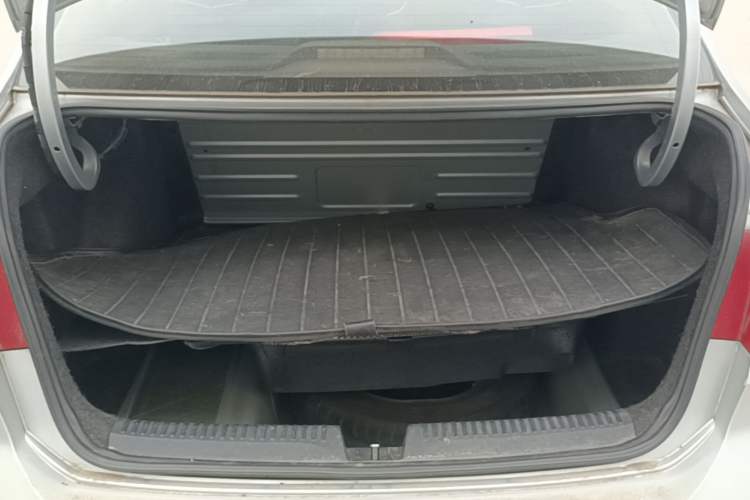 Used Volkswagen Santana 2013 1.4L Manual Fashion Edition Trunk