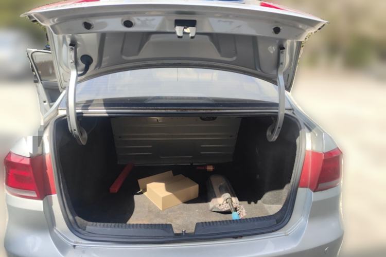 Used Volkswagen Santana 2013 1.6L Automatic Fashion Edition Trunk