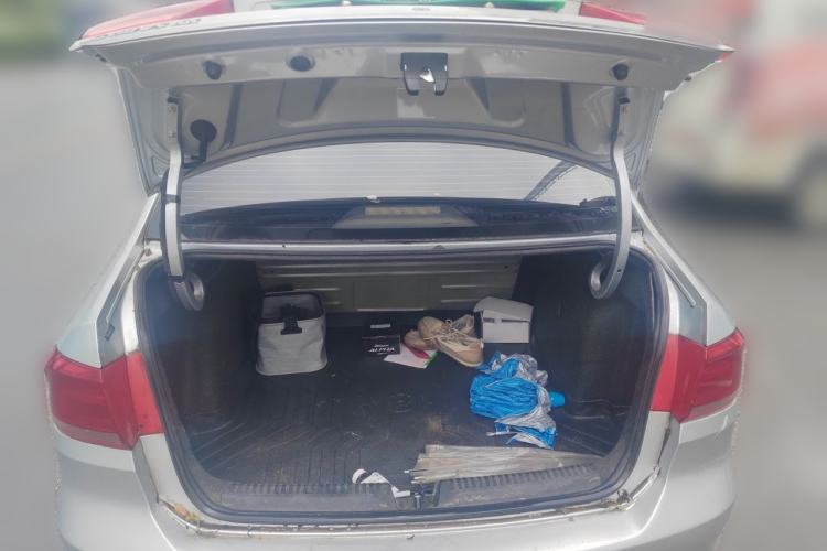 Used Volkswagen Santana 2013 1.6L Automatic Fashion Edition Trunk