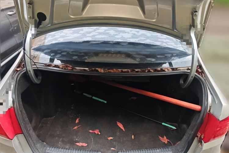 Used Volkswagen Santana 2013 1.6L Manual Fashion Edition Trunk