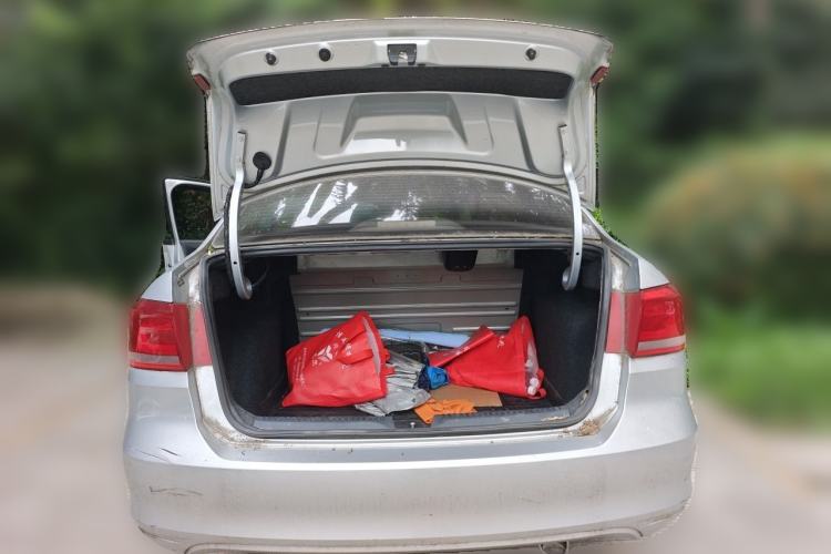 Used Volkswagen Santana 2013 1.6L Manual Fashion Edition Trunk