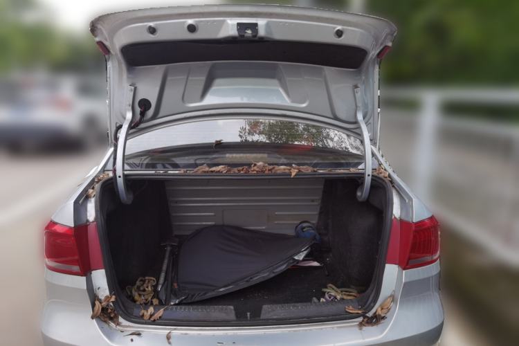 Used Volkswagen Santana 2013 1.6L Automatic Fashion Edition Trunk