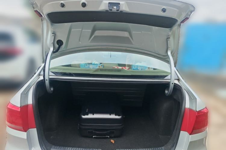 Used Volkswagen Santana 2013 1.6L Automatic Comfort Edition Trunk