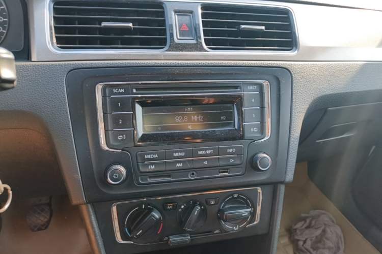 Used Volkswagen Santana 2013 1.4L Manual Comfort Edition Audio And AC Panel