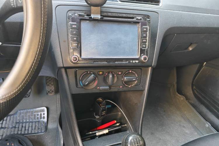 Used Volkswagen Santana 2013 1.4L Manual Fashion Edition Audio And AC Panel