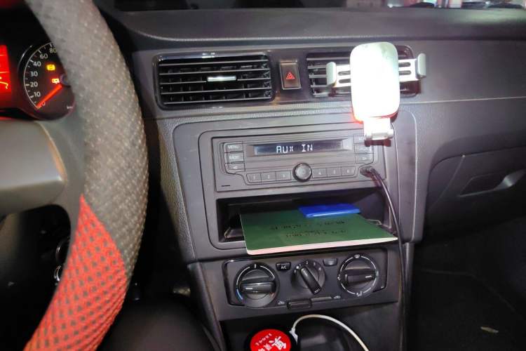 Used Volkswagen Santana 2013 1.6L Manual Fashion Edition Audio And AC Panel