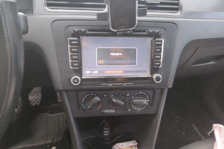 Used Volkswagen Santana 2013 1.4L Manual Fashion Edition Audio And AC Panel