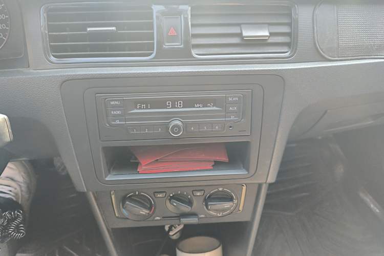 Used Volkswagen Santana 2013 1.4L Manual Fashion Edition Audio And AC Panel