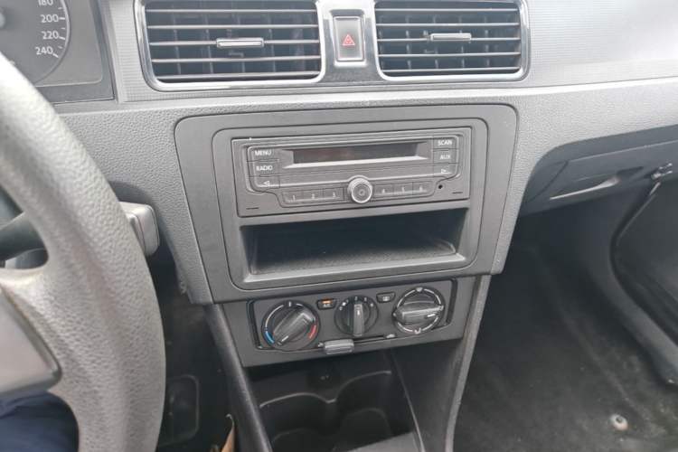 Used Volkswagen Santana 2013 1.6L Manual Fashion Edition Audio And AC Panel