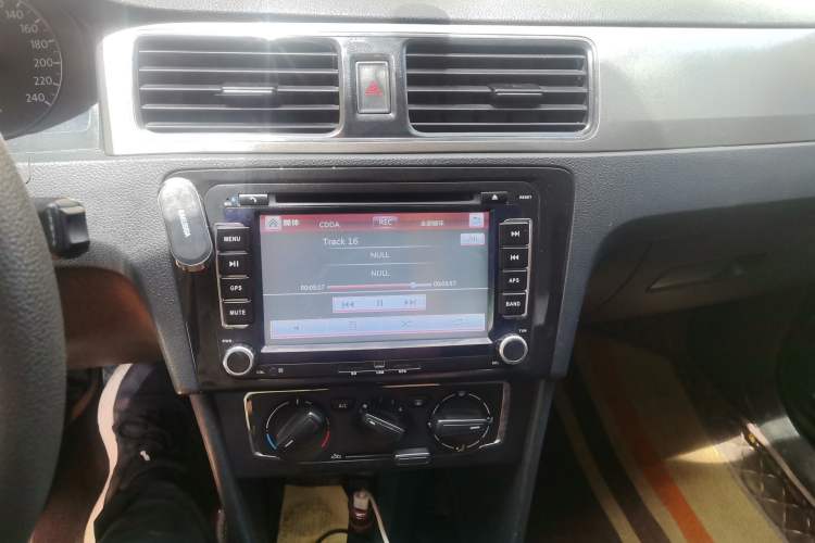 Used Volkswagen Santana 2013 1.6L Manual Comfort Edition Audio And AC Panel