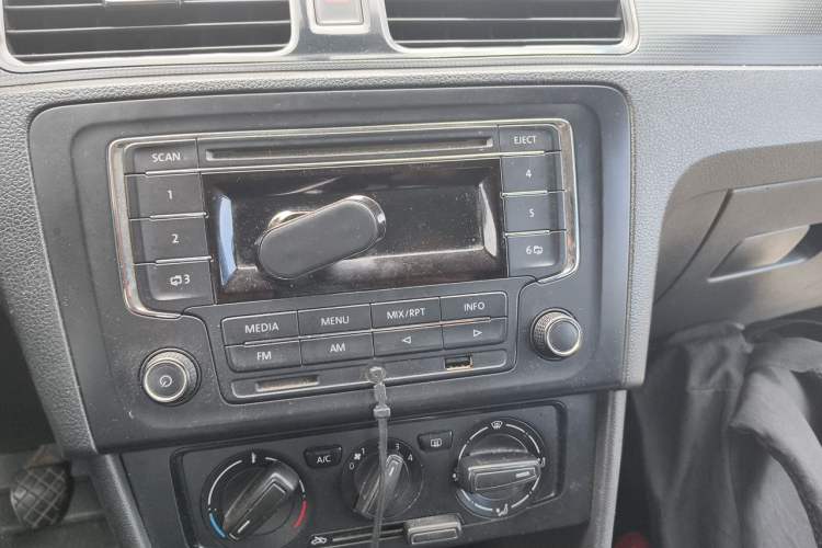 Used Volkswagen Santana 2013 1.4L Manual Fashion Edition Audio And AC Panel