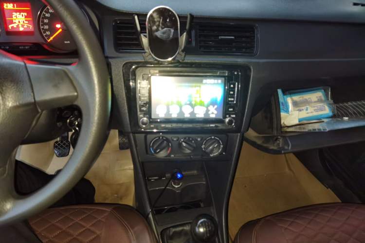 Used Volkswagen Santana 2013 1.4L Manual Fashion Edition Audio And AC Panel
