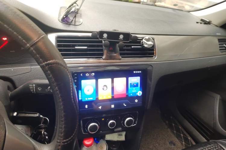 Used Volkswagen Santana 2013 1.6L Automatic Comfort Edition Audio And AC Panel