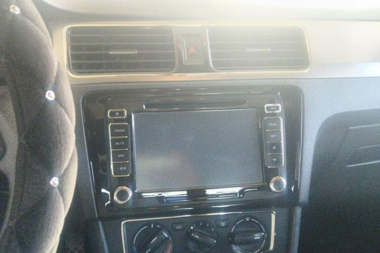 Used Volkswagen Santana 2013 1.6L Automatic Comfort Edition Audio And AC Panel