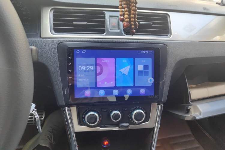 Used Volkswagen Santana 2013 1.6L Automatic Fashion Edition Audio And AC Panel