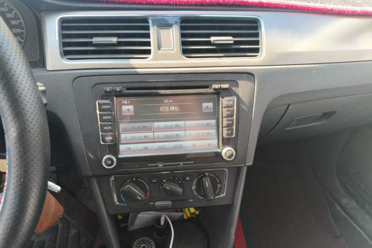 Used Volkswagen Santana 2013 1.6L Manual Comfort Edition Audio And AC Panel