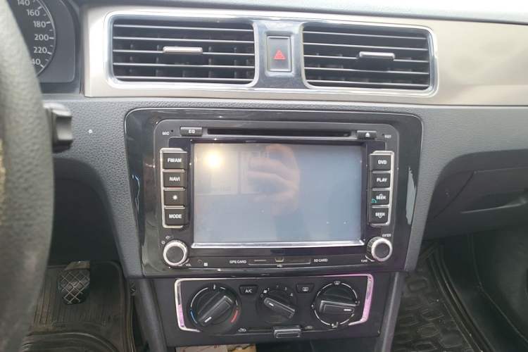 Used Volkswagen Santana 2013 1.6L Manual Comfort Edition Audio And AC Panel