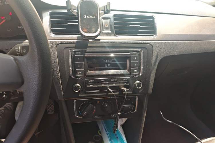 Used Volkswagen Santana 2013 1.6L Manual Comfort Edition Audio And AC Panel