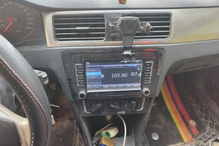 Used Volkswagen Santana 2013 1.4L Manual Comfort Edition Audio And AC Panel