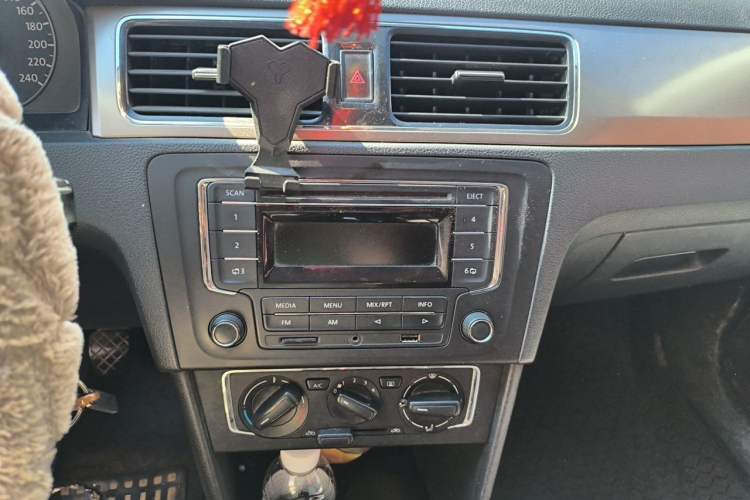 Used Volkswagen Santana 2013 1.6L Manual Comfort Edition Audio And AC Panel