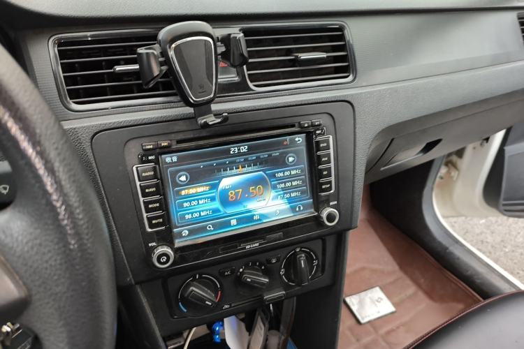 Used Volkswagen Santana 2013 1.6L Manual Fashion Edition Audio And AC Panel
