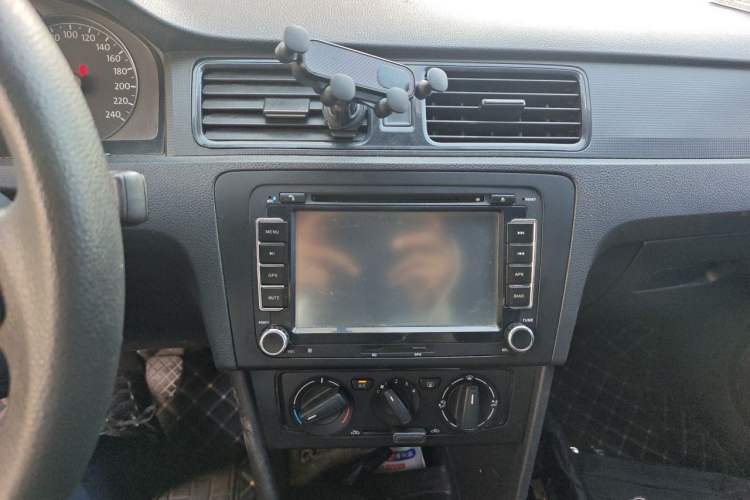 Used Volkswagen Santana 2013 1.4L Manual Fashion Edition Audio And AC Panel