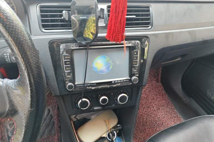 Used Volkswagen Santana 2013 1.6L Manual Fashion Edition Audio And AC Panel