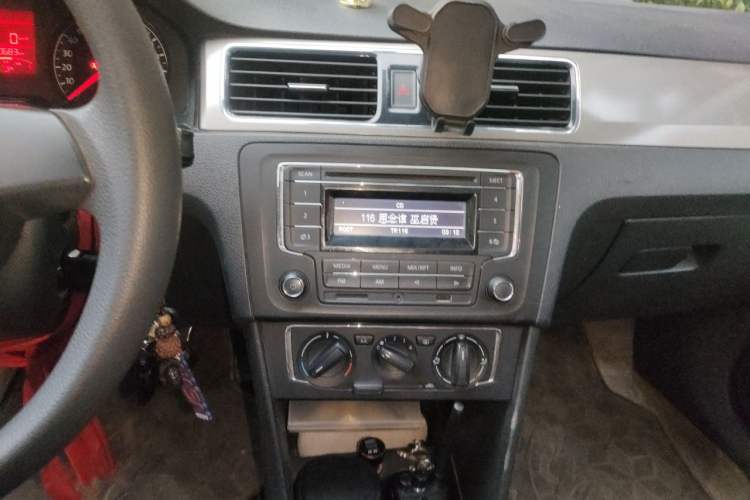 Used Volkswagen Santana 2013 1.4L Manual Comfort Edition Audio And AC Panel