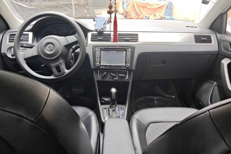 Used Volkswagen Santana 2013 1.6L Automatic Comfort Edition Center Console