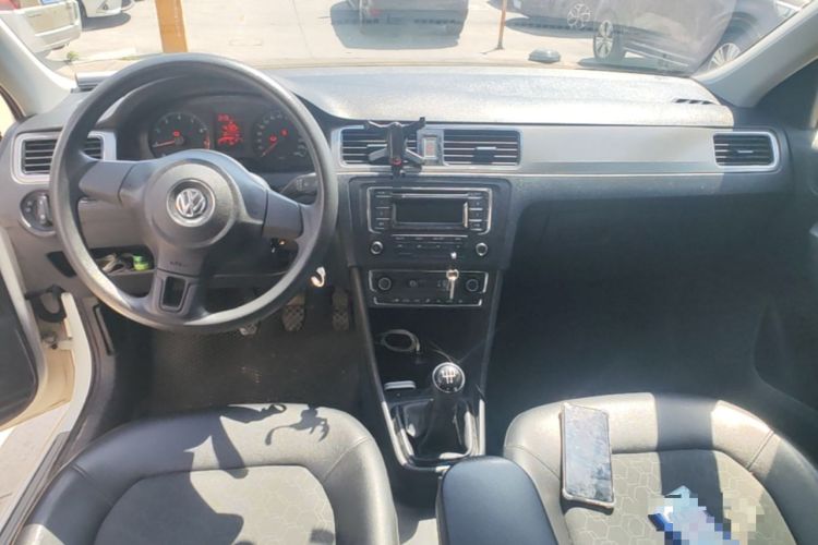 Used Volkswagen Santana 2013 1.4L Manual Comfort Edition Center Console
