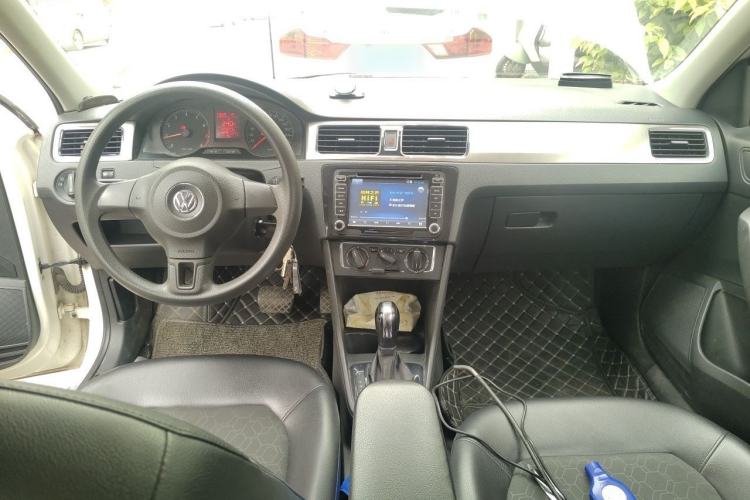 Used Volkswagen Santana 2013 1.6L Automatic Comfort Edition Center Console
