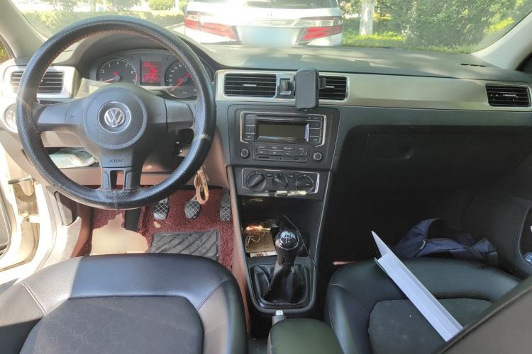 Used Volkswagen Santana 2013 1.6L Manual Comfort Edition Center Console